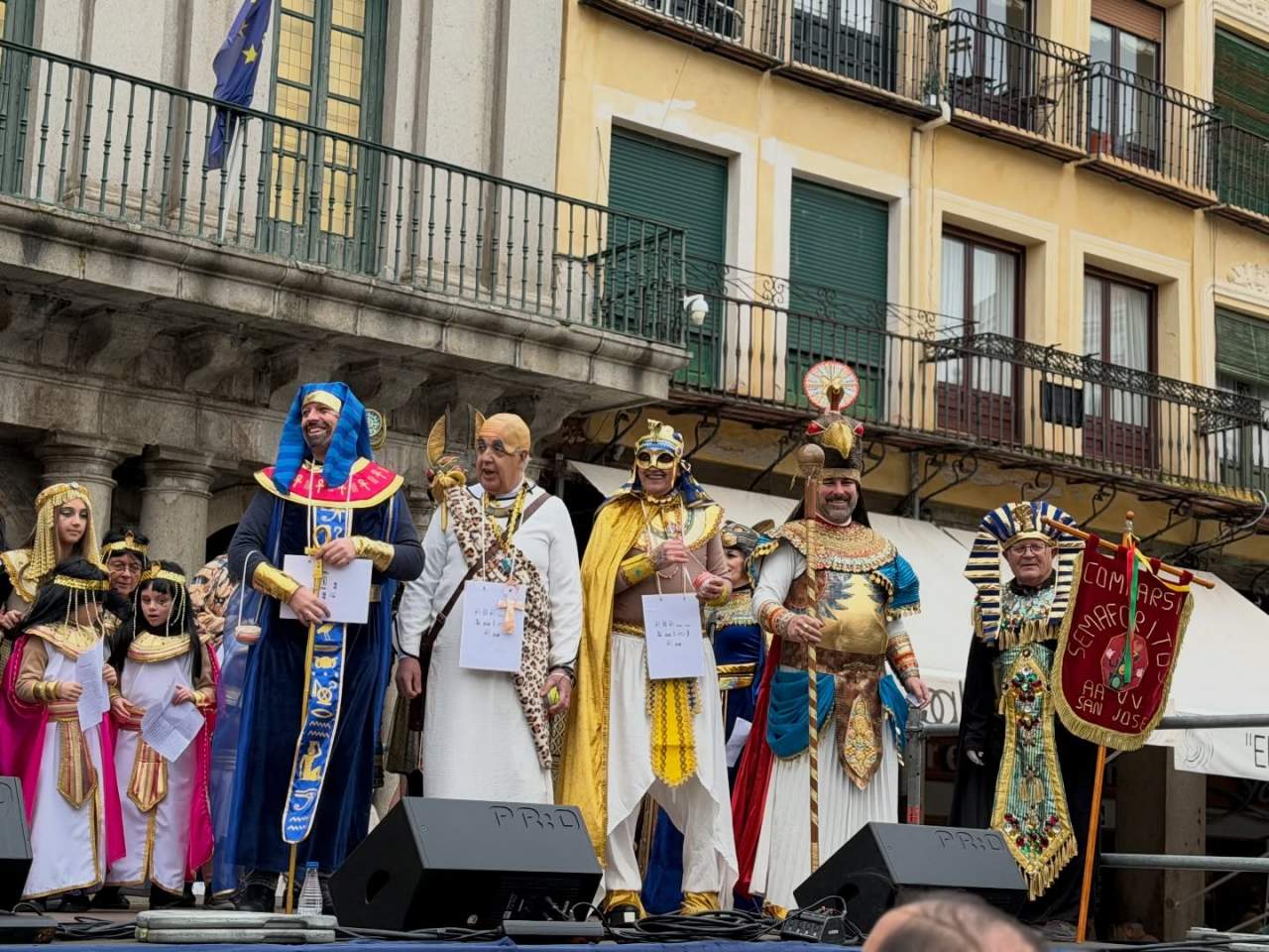Segovia se lanza a la calle para celebrar un Carnaval lleno de coplas, color y tradición