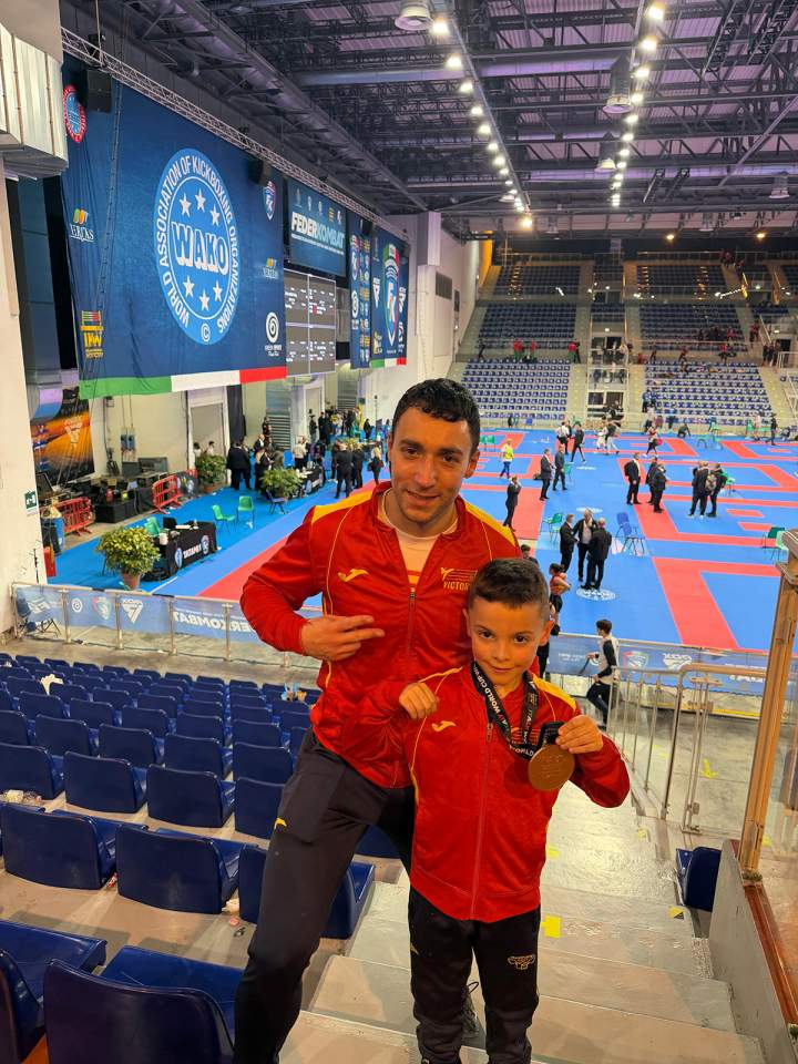 Enzo Giménez logra medalla en la Copa del Mundo de Kickboxing celebrada en Italia