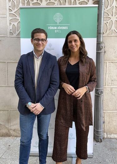 Jaime Ortega con Beatriz Hernández, presidenta saliente del Fórum de Jóvenes de EFCL