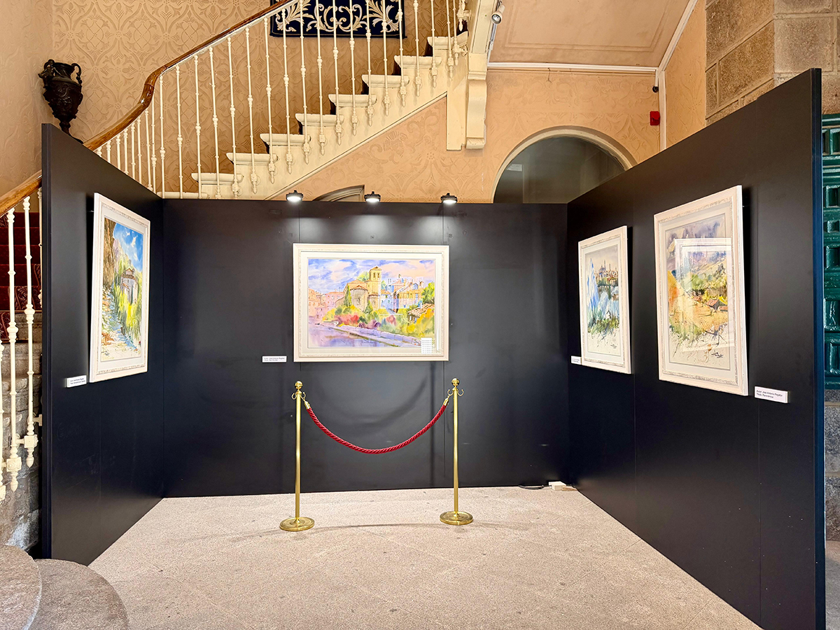 El zaguán del Ayuntamiento acoge una exposición de acuarelas de José Antonio Regidor dedicadas a Segovia